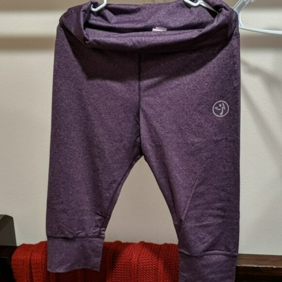 Zumba Purple leggings/ capri length - size medium - NWOT - Picture 1 of 4